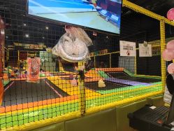 -蹦蹦跳跳(新奥购物中心店)