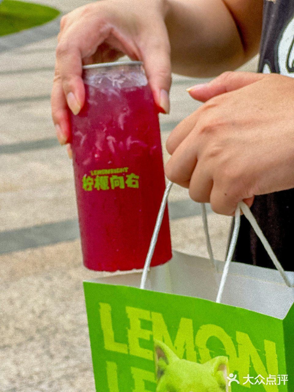 葡萄炸弹重磅来袭！这个秋天，柠檬向右带你走进紫色的梦幻世界