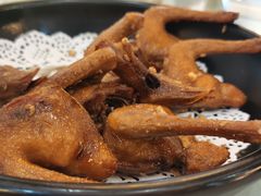 沙姜乳鸽-东江渔村·古典园林·30年粤菜老字号(太和店)