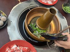 -洞庭洲·防空洞火锅·铜锅涮肉·烧烤(新百广场店)