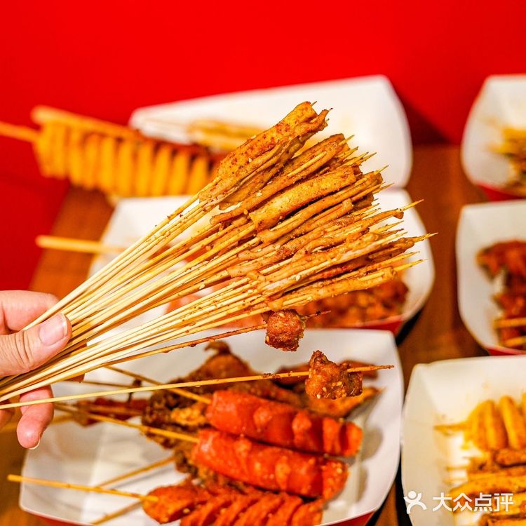 铁板烧鸡肉串我炫不停[流泪]