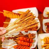 铁板烧鸡肉串我炫不停[流泪]