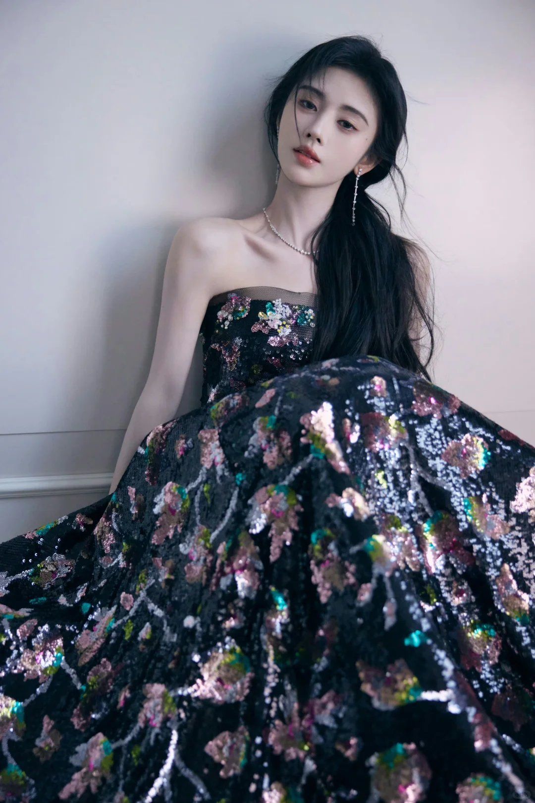 鞠婧祎红毯礼服花裙造型鲨疯了!