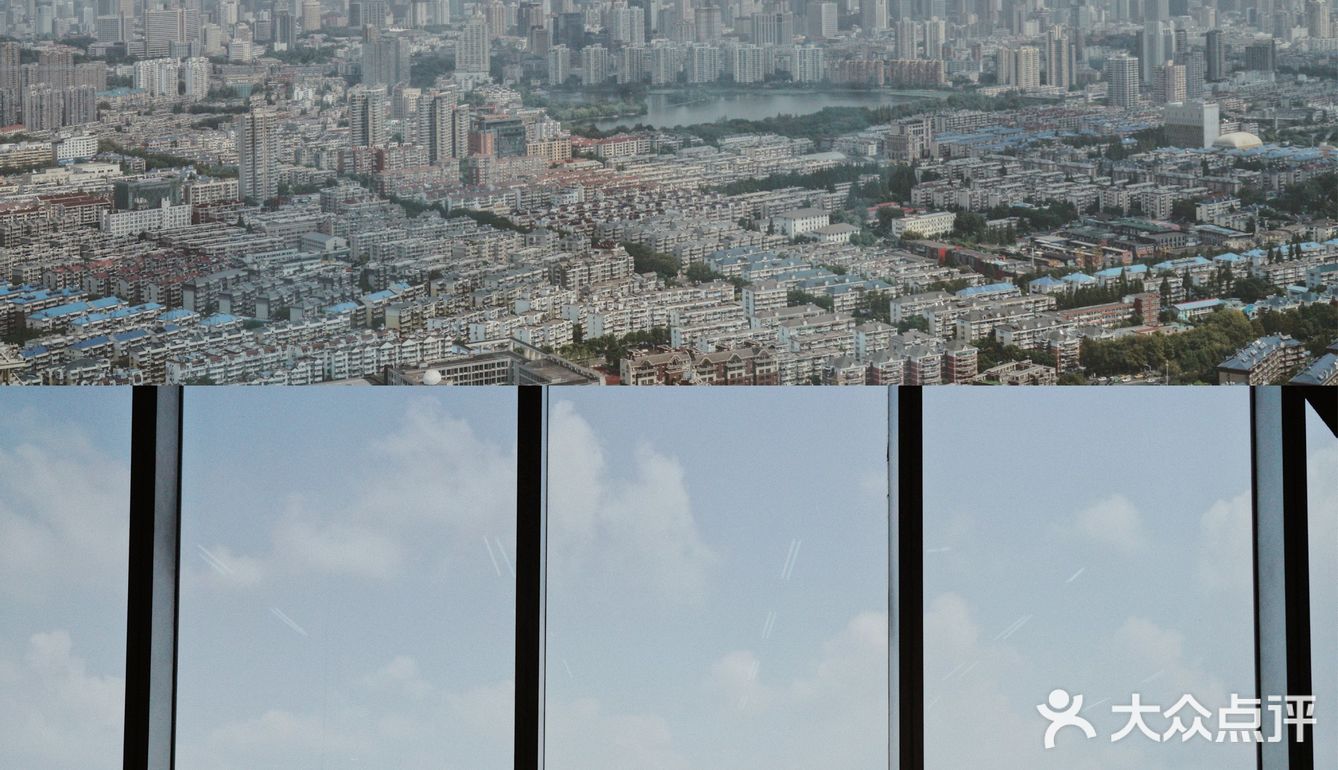 南京看展🤳漫步云端在52层的空中美术馆