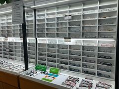 -视野联行眼镜•蔡司•依视路(温江店)