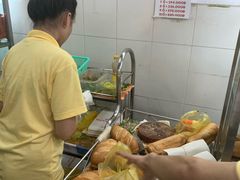 -Bánh Mì Huynh Hoa