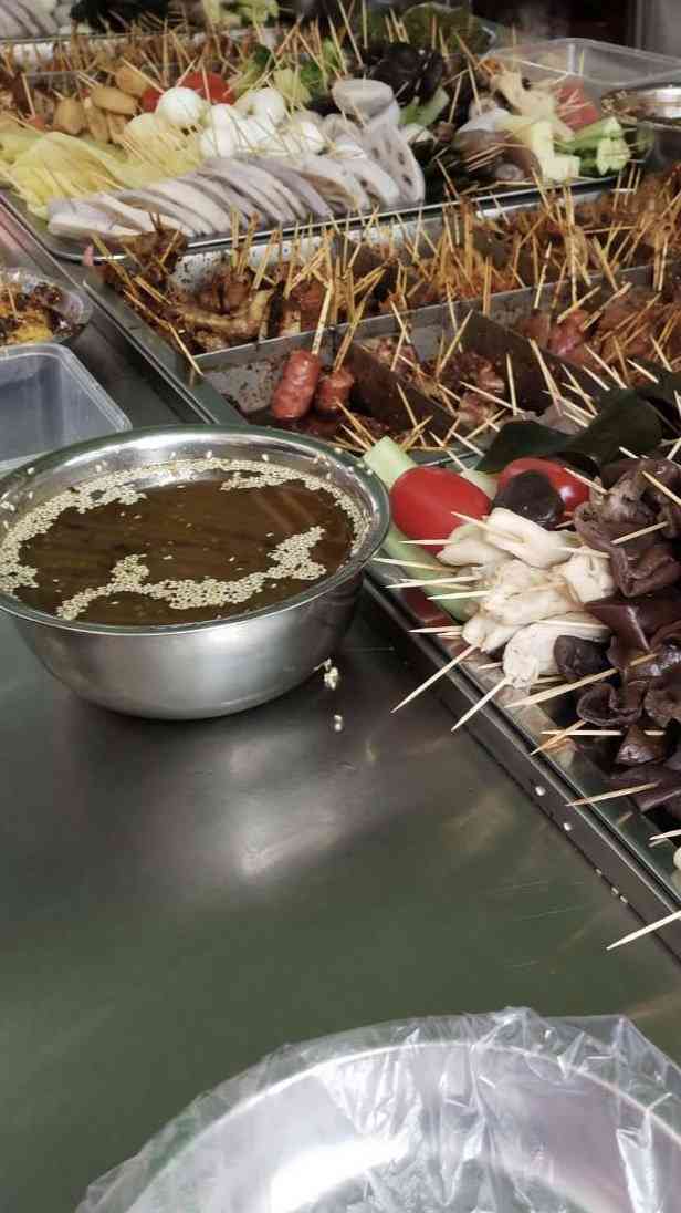 江油老沾沾-"在火炮街里面味道还不错,当地特色吃的人也.