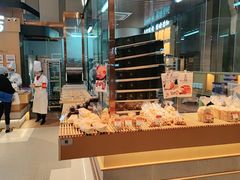 面包甜点陈列柜-西村叔叔的店·面包·甜品·蛋糕(清河万象汇店)