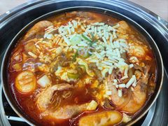 -三清洞摩西韩式年糕火锅(威高广场店)