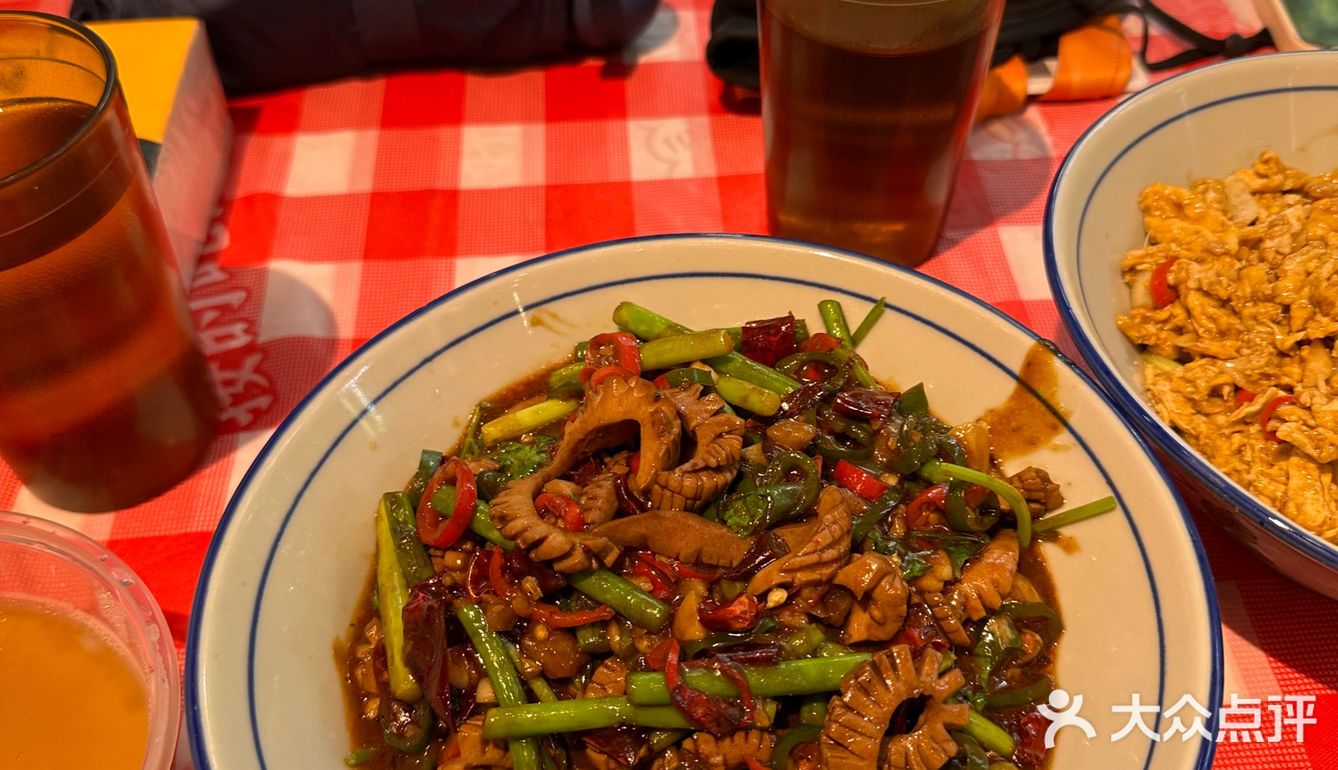 复古路边摊风格的川菜小炒
