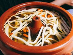 野生牛肝菌汽锅鸡汤-雀舞云南菜(乐客城店)