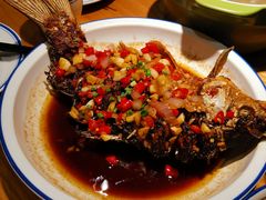香煎鲫鱼-费大厨辣椒炒肉(万家丽一店)