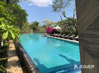 当地的网红酒店了，在酒店内完全可以不出门吃完好几天