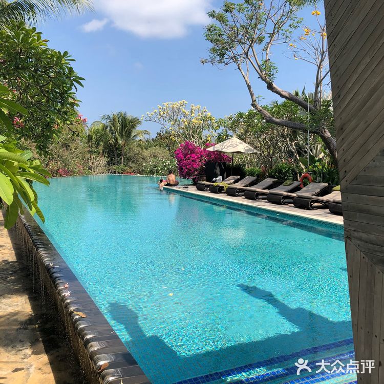 当地的网红酒店了，在酒店内完全可以不出门吃完好几天