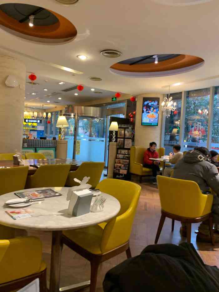 翠华餐厅(日月光广场店)-"差!所谓的海南鸡饭50元一份,鸡肉只有几.