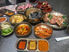 -草家酱蟹炭火烤肉店(珲春南路二店)