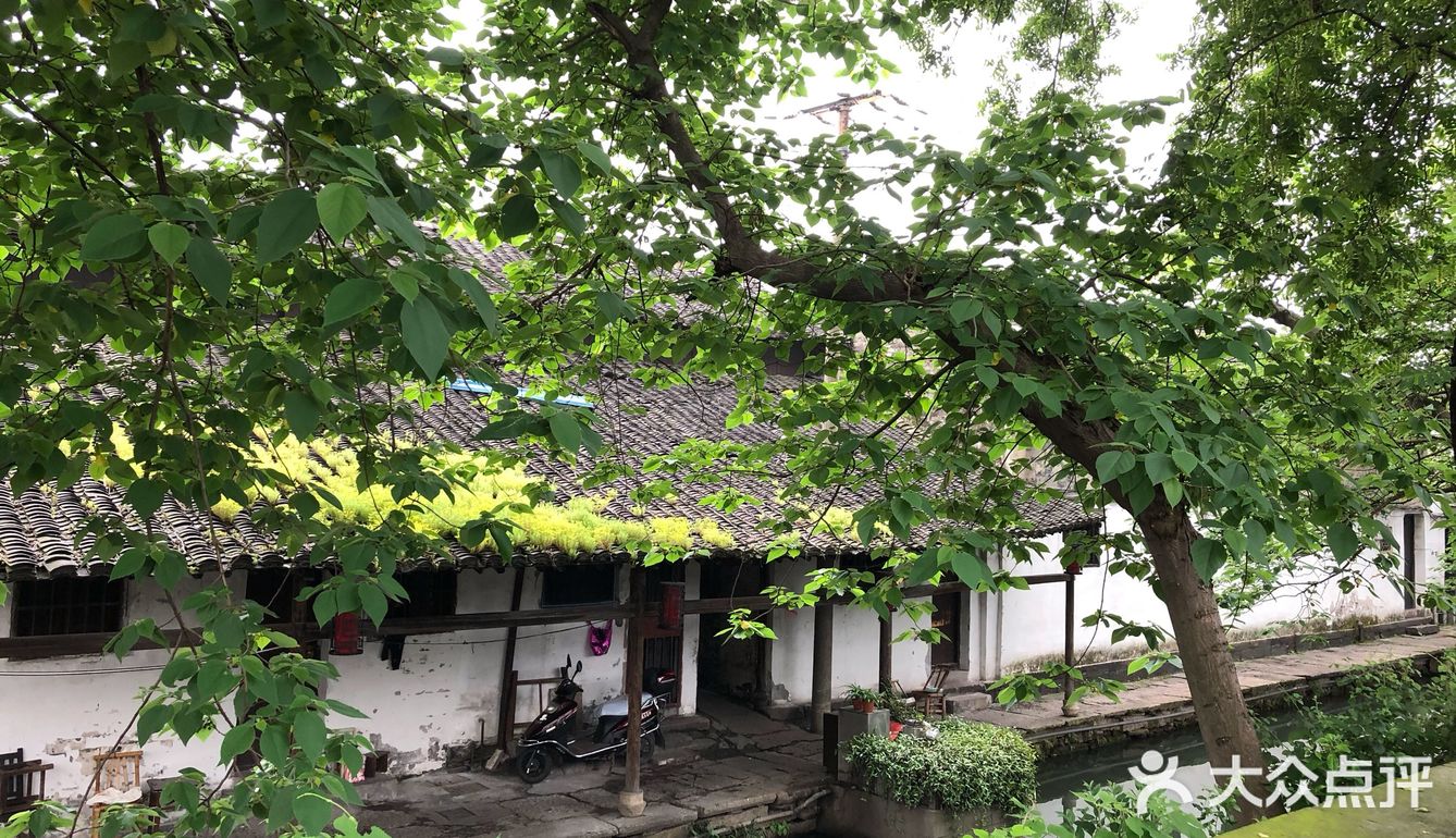 位于黄酒博物馆附近，环城北路上，无意间在那边停了下车