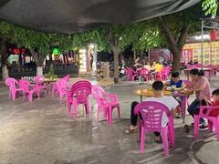 -黄记四更烤乳猪店