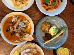 -ROAST coffee & eatery