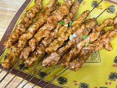 -老街烧烤大排档·地道湖北菜·龙虾馆(汉口火车站店)