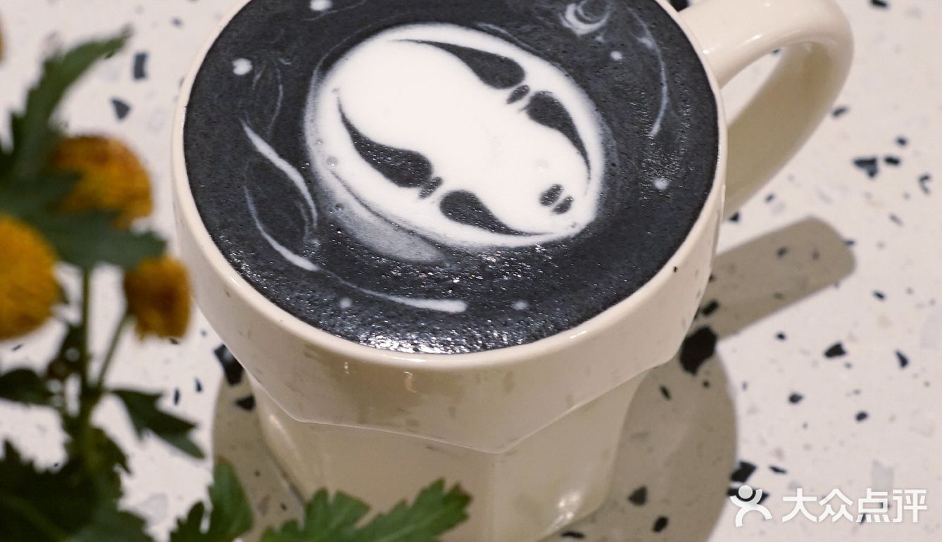 无脸男热饮☕要火🔥圣诞氛围十足🎄萌炸的暖心小店