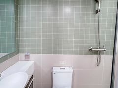 -东方体育中心(地铁站)