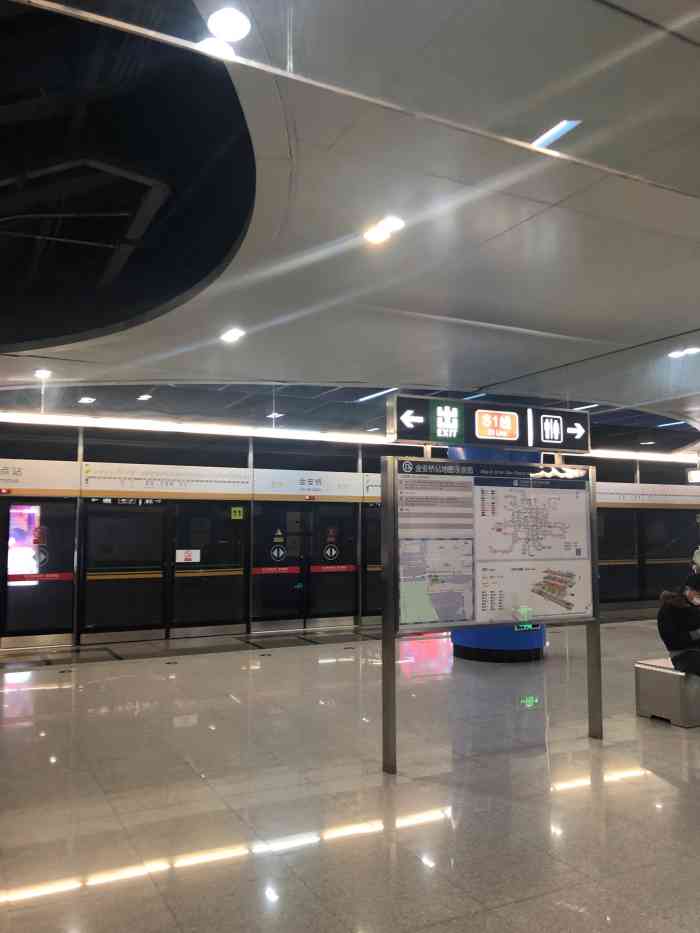 金安桥(地铁站"这个地铁站是换乘车站,联通着石景山与门头.