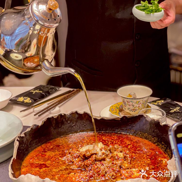 成都这家黑珍珠餐厅💍现淋水煮牛肉香满屋❗️