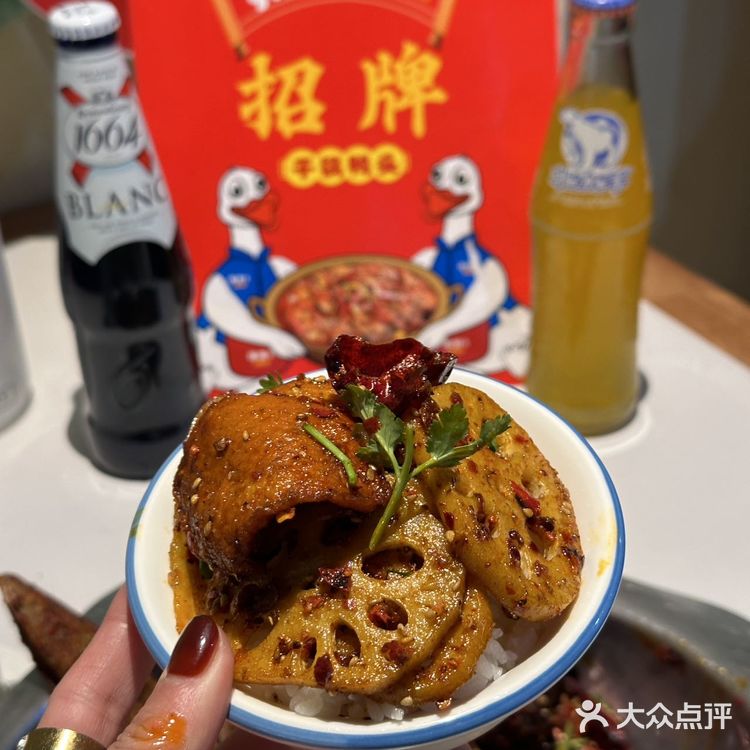 朝阳区东环国际大厦一层南门前去品尝一番