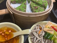 -宽板凳老灶火锅(台湾街店)