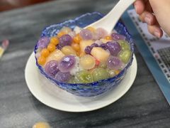 水牛奶杂果水晶缤纷汤圆-黄师奶甜品店