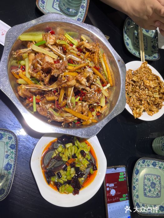 馋嘴蛙火锅干锅牛蛙图片