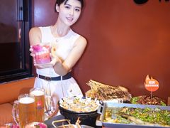 -何师烧烤Pro ·江湖川菜·小龙虾·精酿啤酒(太古里旗舰店)