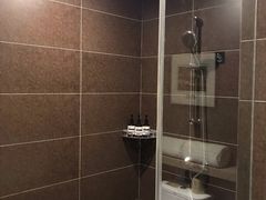 -西安大雁塔科技大学地铁站亚朵酒店