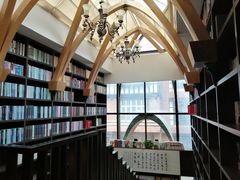 -钟书阁(松江泰晤士小镇店)