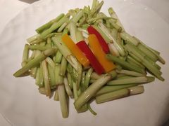 蒜蓉炒水芹-闻见中国海南菜(K11店)