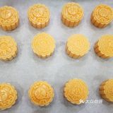 冷却后分割成35克一个的馅，这点量能做15个…