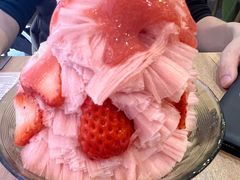 新鲜草莓棉花甜-Ice Monster冰馆·CNN评选全球十大甜品(国贸商城店)