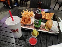 -The Habit Burger Grill 哈比特汉堡(爱琴海店)