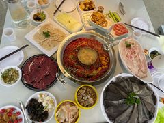 -茅草房·河畔园林火锅