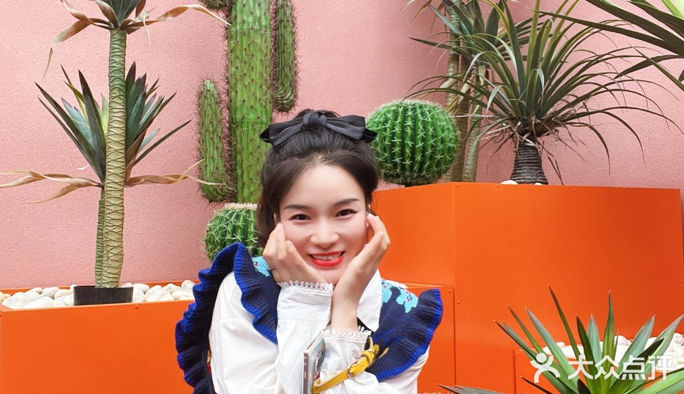 花海旁的咖啡馆