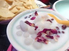 白雪冰汤圆-老甘家小龙虾江湖菜(邦兴花园店)