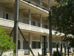 -吐斯廉屠杀博物馆