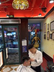 -东方先生国潮男士理发馆