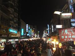 -六合夜市
