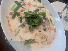 -Chom Cafe and Restaurant