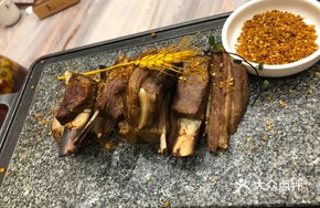 Mongolian Hand-Roasted Lamb Ribs