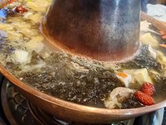 -果松木炭酸菜铜火锅·外婆参鸡汤