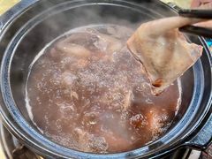 土茯苓皇鸽火锅-一煲鸽