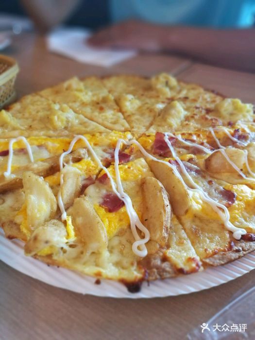 黄金薯角培根薄脆比萨